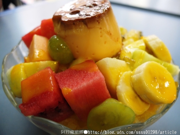 裕成水果店:【美食特搜。台南中西區】裕成水果店。水果堆疊如山 招牌必吃鮮果冰 明星級光環水果店