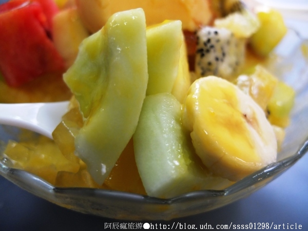 裕成水果店:【美食特搜。台南中西區】裕成水果店。水果堆疊如山 招牌必吃鮮果冰 明星級光環水果店