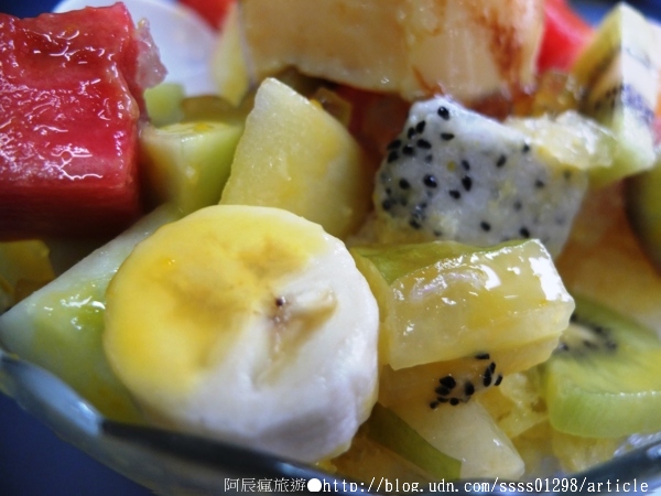 裕成水果店:【美食特搜。台南中西區】裕成水果店。水果堆疊如山 招牌必吃鮮果冰 明星級光環水果店