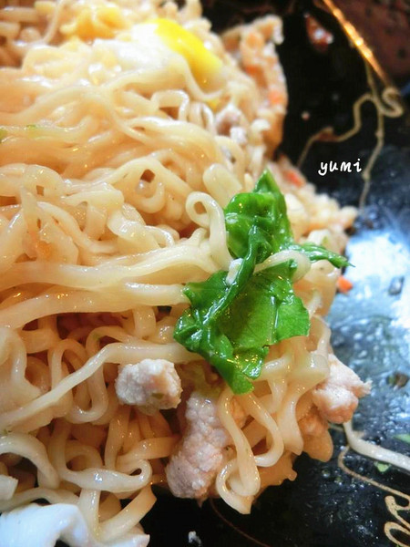 保哥黑輪:【台南食記】泡麵用炒的?孔廟巷弄內美味炒泡麵@保哥黑輪