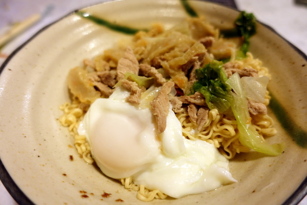 保哥黑輪：(胖樺食記)台南孔廟府中商圈「保哥黑輪」，現實生活的「小時光麵館」/炒泡麵/高CP值/平價/推薦銅板小吃/必吃