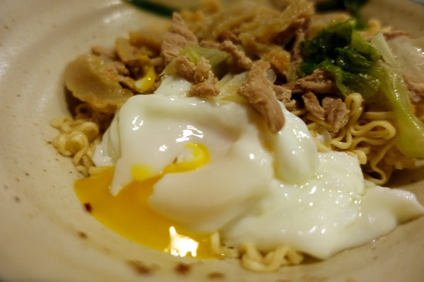 保哥黑輪：(胖樺食記)台南孔廟府中商圈「保哥黑輪」，現實生活的「小時光麵館」/炒泡麵/高CP值/平價/推薦銅板小吃/必吃