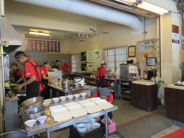 矮仔成蝦仁飯：台南小吃【矮仔成蝦仁飯】