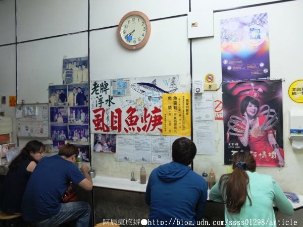 阿鳳浮水虱目魚焿：【美食特搜。台南中西區】阿鳳浮水虱目魚羹。湯頭滋味酸甜 包料魚羹塊 民國46年創立老店