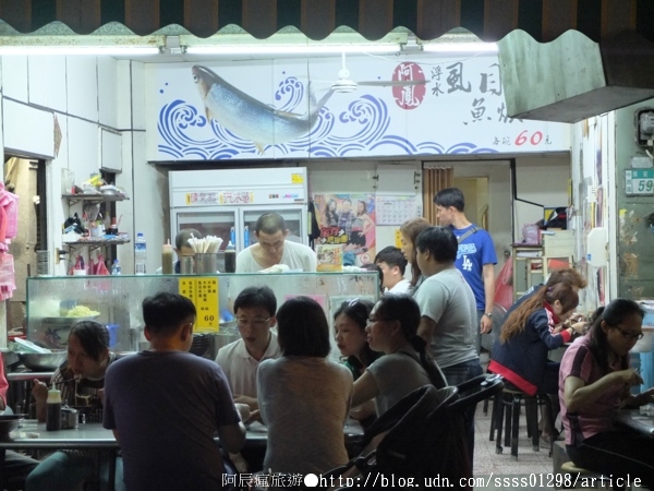阿鳳浮水虱目魚焿：【美食特搜。台南中西區】阿鳳浮水虱目魚羹。湯頭滋味酸甜 包料魚羹塊 民國46年創立老店
