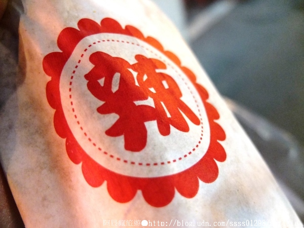 石頭鄉烤玉米:【美食特搜。台南中西區】石頭鄉燜烤珍珠玉米。台南市第一家烤玉米創始老店 黑石子燜熟炭烤特殊處理