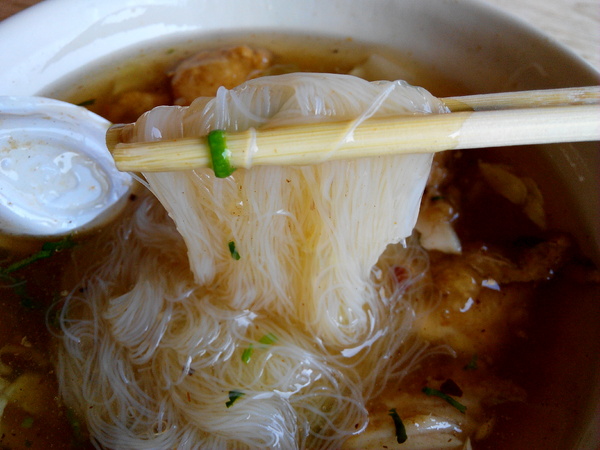 阿川紅燒魚土魠魚羹:【中西區】阿川紅燒土魠魚焿。海安路人氣小吃之一