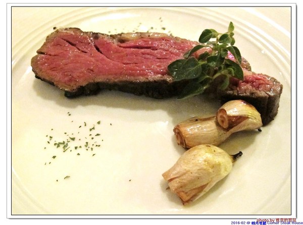 轉角餐廳:(台南。東區美食)『轉角餐廳』。美如教堂般的歐式餐廳。另有私人酒窖,提供餐酒服務。雙人海陸套餐,吃得到老饕黑牛和加拿大活龍蝦,美味饗宴熱情供應中!