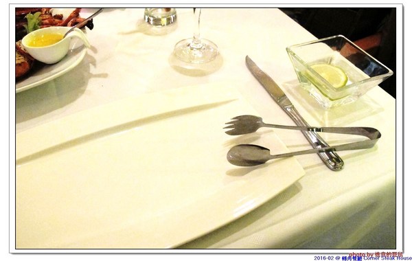 轉角餐廳:(台南。東區美食)『轉角餐廳』。美如教堂般的歐式餐廳。另有私人酒窖,提供餐酒服務。雙人海陸套餐,吃得到老饕黑牛和加拿大活龍蝦,美味饗宴熱情供應中!