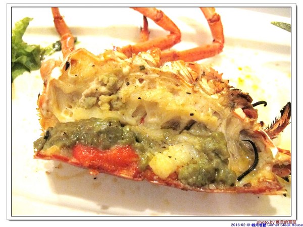 轉角餐廳:(台南。東區美食)『轉角餐廳』。美如教堂般的歐式餐廳。另有私人酒窖,提供餐酒服務。雙人海陸套餐,吃得到老饕黑牛和加拿大活龍蝦,美味饗宴熱情供應中!