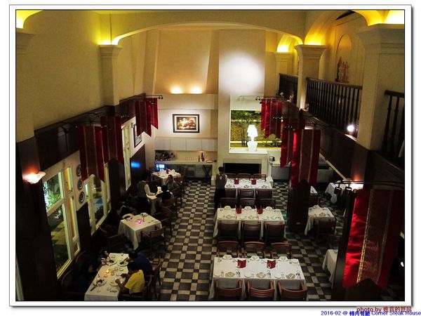 轉角餐廳:(台南。東區美食)『轉角餐廳』。美如教堂般的歐式餐廳。另有私人酒窖,提供餐酒服務。雙人海陸套餐,吃得到老饕黑牛和加拿大活龍蝦,美味饗宴熱情供應中!