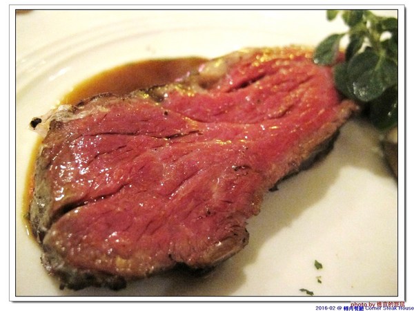 轉角餐廳:(台南。東區美食)『轉角餐廳』。美如教堂般的歐式餐廳。另有私人酒窖,提供餐酒服務。雙人海陸套餐,吃得到老饕黑牛和加拿大活龍蝦,美味饗宴熱情供應中!