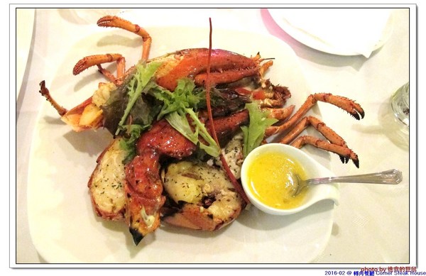 轉角餐廳:(台南。東區美食)『轉角餐廳』。美如教堂般的歐式餐廳。另有私人酒窖,提供餐酒服務。雙人海陸套餐,吃得到老饕黑牛和加拿大活龍蝦,美味饗宴熱情供應中!