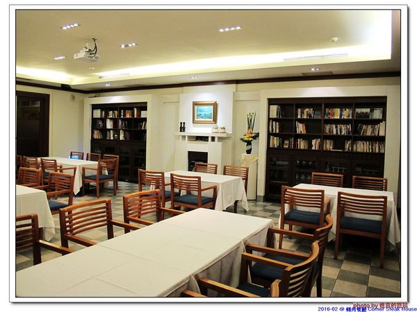 轉角餐廳:(台南。東區美食)『轉角餐廳』。美如教堂般的歐式餐廳。另有私人酒窖,提供餐酒服務。雙人海陸套餐,吃得到老饕黑牛和加拿大活龍蝦,美味饗宴熱情供應中!