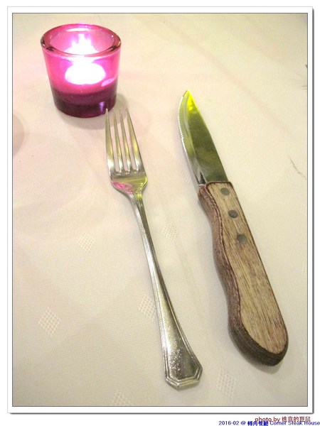 轉角餐廳:(台南。東區美食)『轉角餐廳』。美如教堂般的歐式餐廳。另有私人酒窖,提供餐酒服務。雙人海陸套餐,吃得到老饕黑牛和加拿大活龍蝦,美味饗宴熱情供應中!