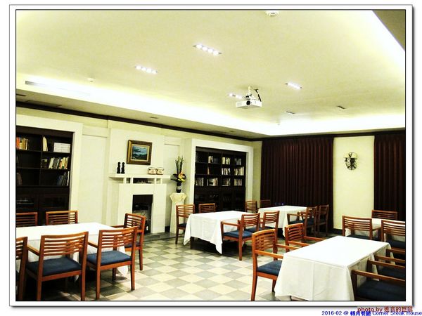 轉角餐廳:(台南。東區美食)『轉角餐廳』。美如教堂般的歐式餐廳。另有私人酒窖,提供餐酒服務。雙人海陸套餐,吃得到老饕黑牛和加拿大活龍蝦,美味饗宴熱情供應中!