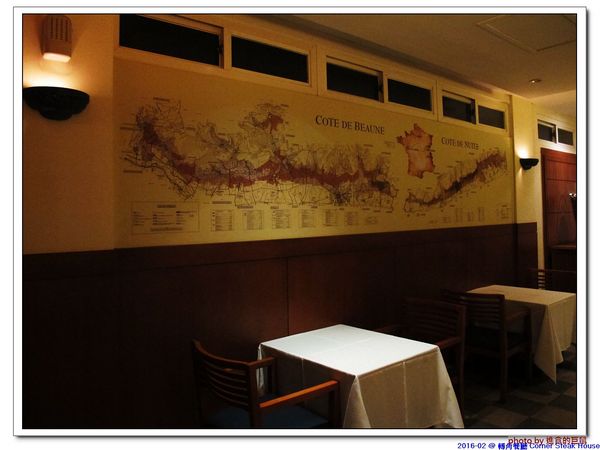 轉角餐廳:(台南。東區美食)『轉角餐廳』。美如教堂般的歐式餐廳。另有私人酒窖,提供餐酒服務。雙人海陸套餐,吃得到老饕黑牛和加拿大活龍蝦,美味饗宴熱情供應中!