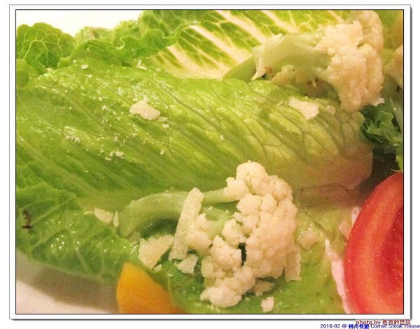 轉角餐廳:(台南。東區美食)『轉角餐廳』。美如教堂般的歐式餐廳。另有私人酒窖,提供餐酒服務。雙人海陸套餐,吃得到老饕黑牛和加拿大活龍蝦,美味饗宴熱情供應中!