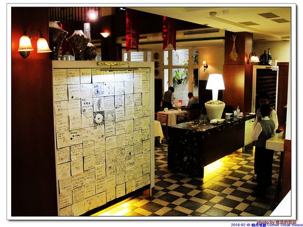 轉角餐廳:(台南。東區美食)『轉角餐廳』。美如教堂般的歐式餐廳。另有私人酒窖,提供餐酒服務。雙人海陸套餐,吃得到老饕黑牛和加拿大活龍蝦,美味饗宴熱情供應中!