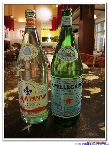 轉角餐廳:(台南。東區美食)『轉角餐廳』。美如教堂般的歐式餐廳。另有私人酒窖,提供餐酒服務。雙人海陸套餐,吃得到老饕黑牛和加拿大活龍蝦,美味饗宴熱情供應中!