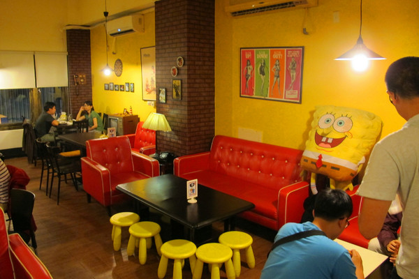 美式餐廳AJ Burger：[台南]平價美味學生最愛的漢堡在這!!!!! AJ Burger