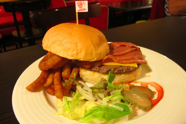 美式餐廳AJ Burger：[台南]平價美味學生最愛的漢堡在這!!!!! AJ Burger