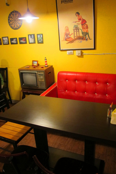 美式餐廳AJ Burger：[台南]平價美味學生最愛的漢堡在這!!!!! AJ Burger