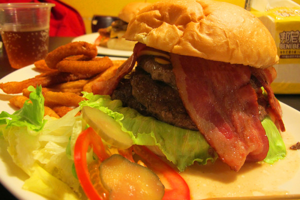 美式餐廳AJ Burger：[台南]平價美味學生最愛的漢堡在這!!!!! AJ Burger