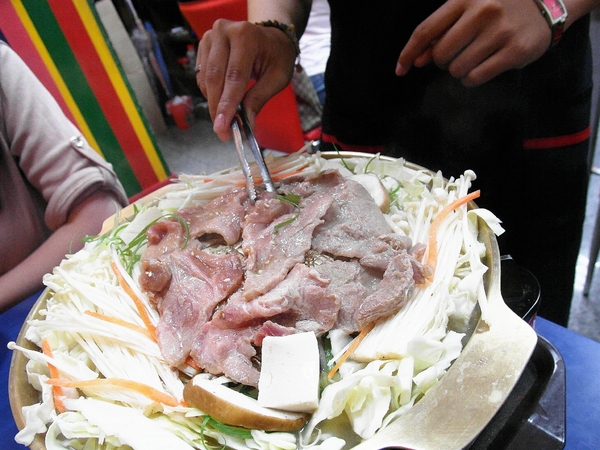 老韓家韓式廚房(台南分店):【台南||東區】平價美味韓式料理!銅盤烤肉!老韓家。韓式廚房>>即將改名『韓屋 韓式廚房』