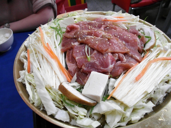 老韓家韓式廚房(台南分店):【台南||東區】平價美味韓式料理!銅盤烤肉!老韓家。韓式廚房>>即將改名『韓屋 韓式廚房』