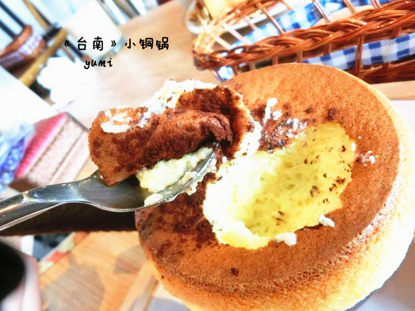 小銅鍋咖啡館(龍山店):【台南食記】慢工出細活!蓬蓬柔軟的舒芙蕾融化你心@小銅鍋咖啡館 Les Petits Pots