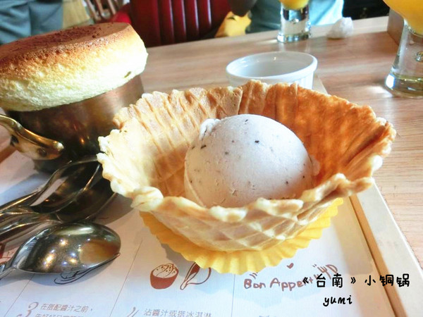 小銅鍋咖啡館(龍山店):【台南食記】慢工出細活!蓬蓬柔軟的舒芙蕾融化你心@小銅鍋咖啡館 Les Petits Pots