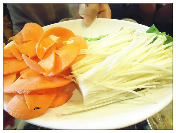 老四川巴蜀麻辣燙(台南店):【台南食記】鍋底吃到飽♥越麻越好吃@老四川巴蜀麻辣燙/台南店