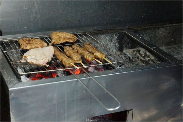 騷烤家(前鋒總店)：[2015台南行] 東區 府城騷烤家~堅守鹽烤。獨家烤油條、豆皮