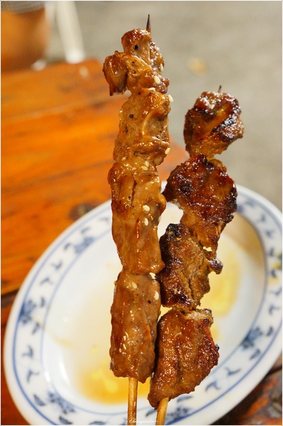 騷烤家(前鋒總店)：[2015台南行] 東區 府城騷烤家~堅守鹽烤。獨家烤油條、豆皮