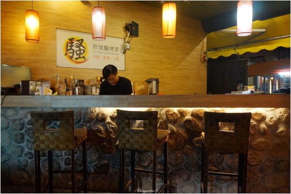 騷烤家(前鋒總店)：[2015台南行] 東區 府城騷烤家~堅守鹽烤。獨家烤油條、豆皮