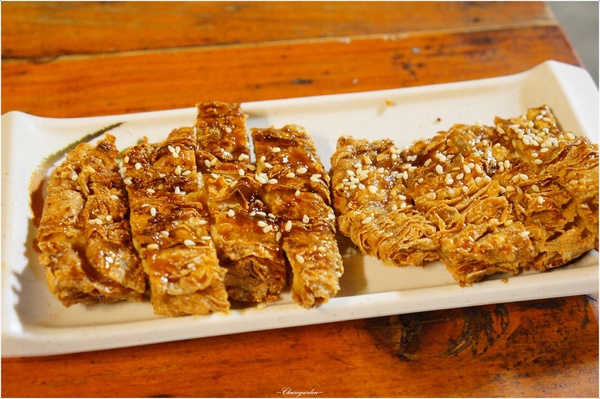 騷烤家(前鋒總店)：[2015台南行] 東區 府城騷烤家~堅守鹽烤。獨家烤油條、豆皮