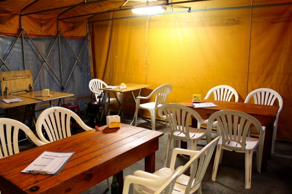 府城騷烤家：[台南]必嚐串燒 薄鹽清爽。獨創醬烤油條必點。宵夜聚餐小酌推薦 府城騷烤家