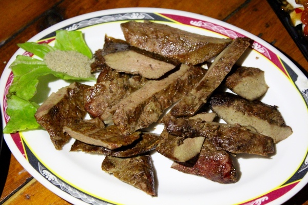 府城騷烤家：[台南]必嚐串燒 薄鹽清爽。獨創醬烤油條必點。宵夜聚餐小酌推薦 府城騷烤家