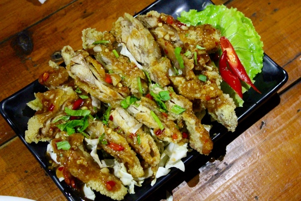 府城騷烤家：[台南]必嚐串燒 薄鹽清爽。獨創醬烤油條必點。宵夜聚餐小酌推薦 府城騷烤家