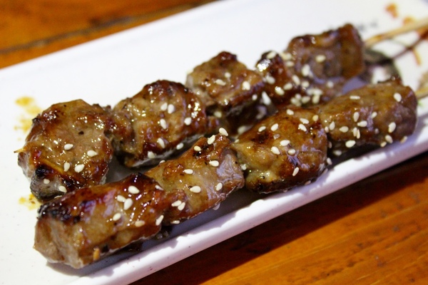 府城騷烤家：[台南]必嚐串燒 薄鹽清爽。獨創醬烤油條必點。宵夜聚餐小酌推薦 府城騷烤家