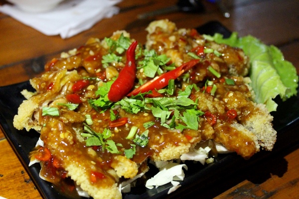 府城騷烤家：[台南]必嚐串燒 薄鹽清爽。獨創醬烤油條必點。宵夜聚餐小酌推薦 府城騷烤家