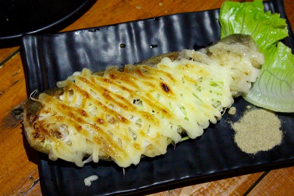 府城騷烤家：[台南]必嚐串燒 薄鹽清爽。獨創醬烤油條必點。宵夜聚餐小酌推薦 府城騷烤家