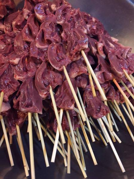 府城騷烤家：[台南]必嚐串燒 薄鹽清爽。獨創醬烤油條必點。宵夜聚餐小酌推薦 府城騷烤家