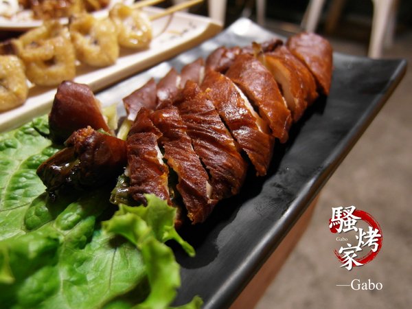 騷烤家(前鋒總店):【台南||東區】油條也能『烤』來吃!堅持炭火&鹽烤──府城騷烤家!