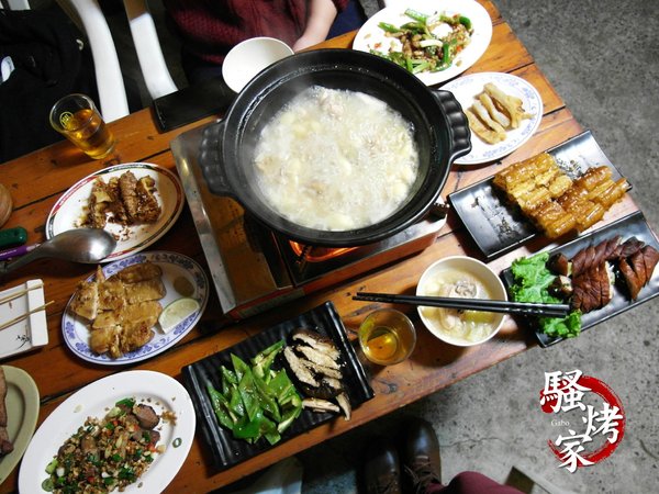 騷烤家(前鋒總店):【台南||東區】油條也能『烤』來吃!堅持炭火&鹽烤──府城騷烤家!