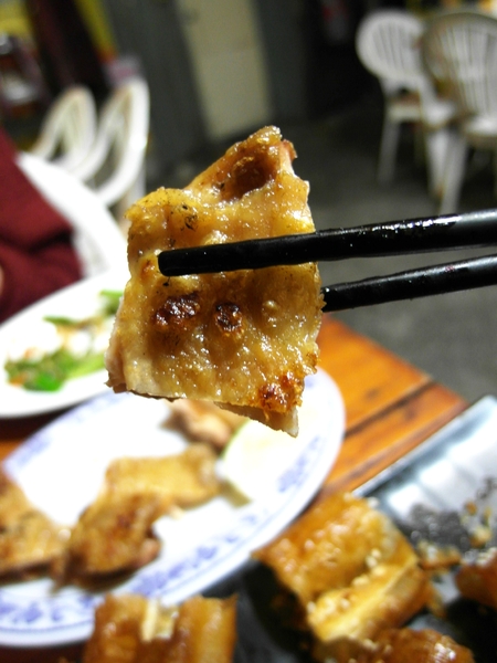 騷烤家(前鋒總店):【台南||東區】油條也能『烤』來吃!堅持炭火&鹽烤──府城騷烤家!