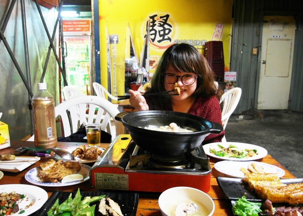 騷烤家(前鋒總店):【台南||東區】油條也能『烤』來吃!堅持炭火&鹽烤──府城騷烤家!