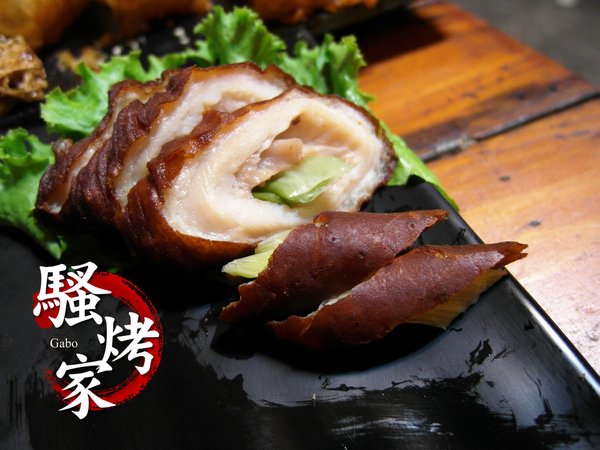 騷烤家(前鋒總店):【台南||東區】油條也能『烤』來吃!堅持炭火&鹽烤──府城騷烤家!