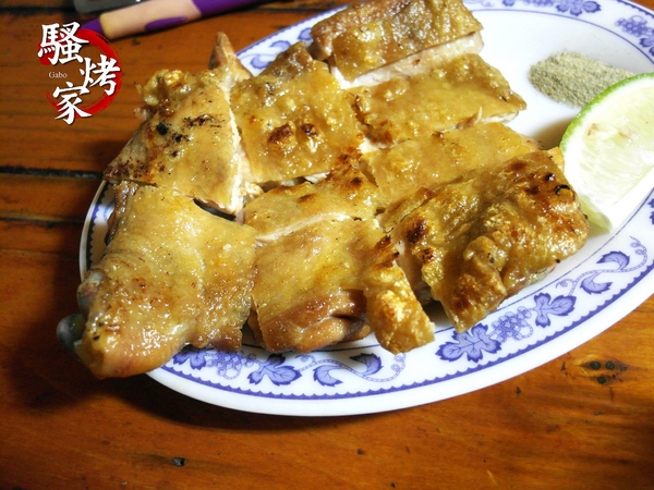 騷烤家(前鋒總店):【台南||東區】油條也能『烤』來吃!堅持炭火&鹽烤──府城騷烤家!